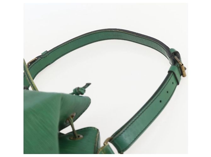Noe LOUIS VUITTON Borsa a Spalla Petit Noé Epi Verde M44104 LV Auth 159386 - vista 8