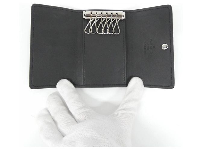 Louis Vuitton Taurillon Monogram Key Case Black - view 3