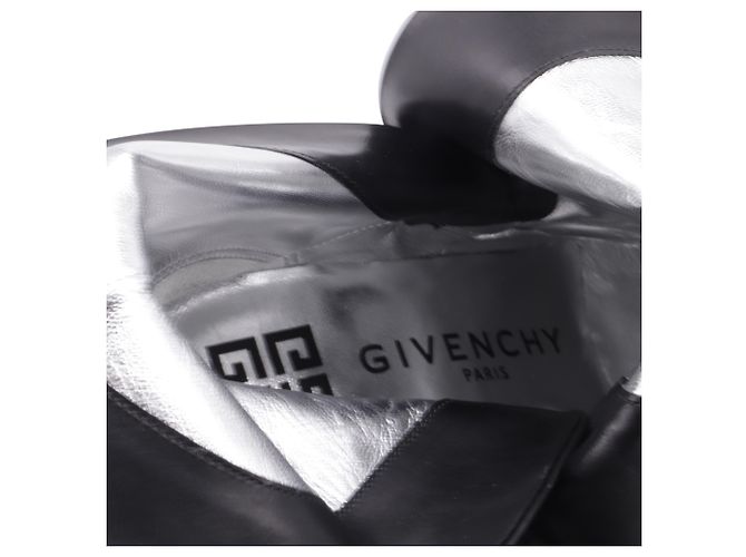 Stivaletti a punta decorati Givenchy in pelle nera Nero - vista 8