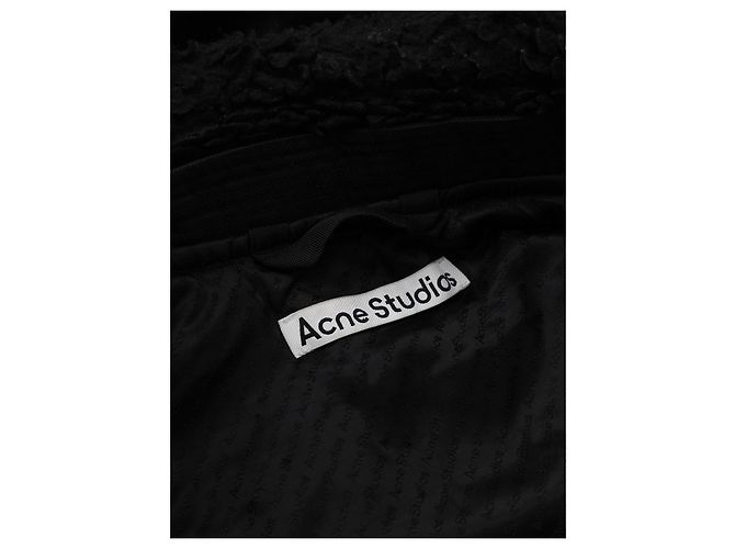 Acne Studios Pufferjacke in Schwarz mit Kunstfellkragen - Ansicht 3