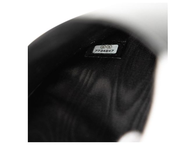 Chanel – Cartera bifold francesa larga CC en cuero Caviar negro - vista 7