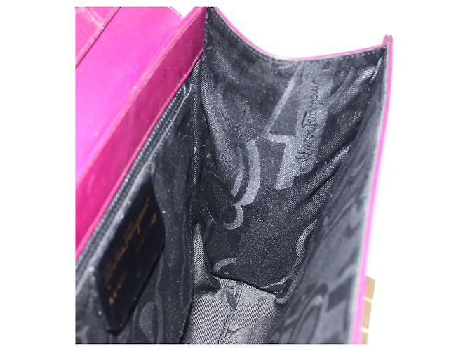 Borsa a Spalla Gancini in Pelle Viola e Oro Auth 159368 di Salvatore Ferragamo D'oro Porpora - vista 18