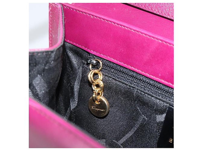 Borsa a Spalla Gancini in Pelle Viola e Oro Auth 159368 di Salvatore Ferragamo D'oro Porpora - vista 20