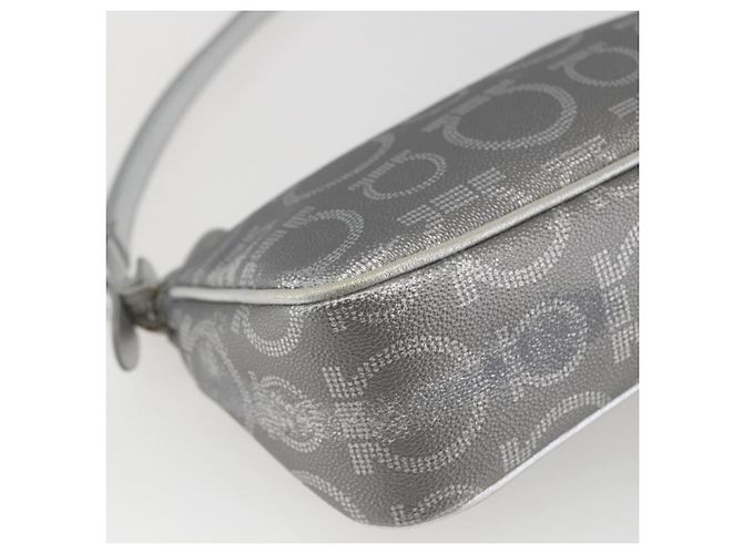 Pochette a mano Gancini in PVC argento Auth Salvatore Ferragamo ka1272 - vista 14