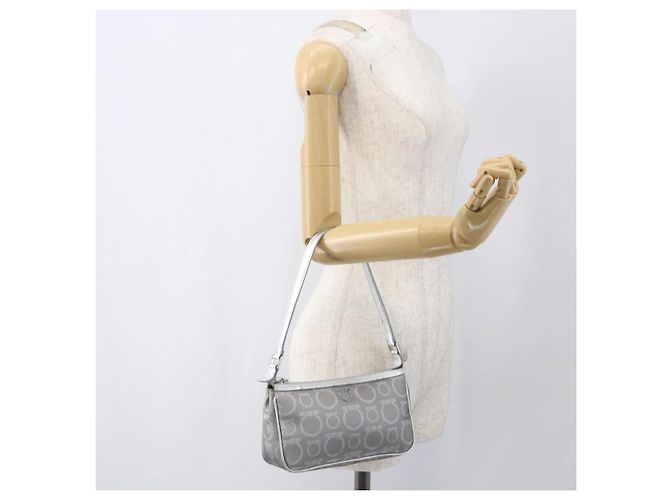 Pochette a mano Gancini in PVC argento Auth Salvatore Ferragamo ka1272 - vista 20
