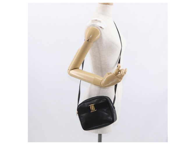 Borsa a Spalla Vala in Pelle Nera e Oro Salvatore Ferragamo Auth gh1483 - vista 21