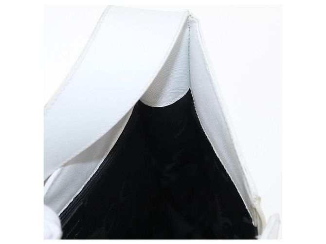 Borsa a Spalla Gancini in Pelle Bianca e Argento di Salvatore Ferragamo Auth BA9272 Bianco - vista 17