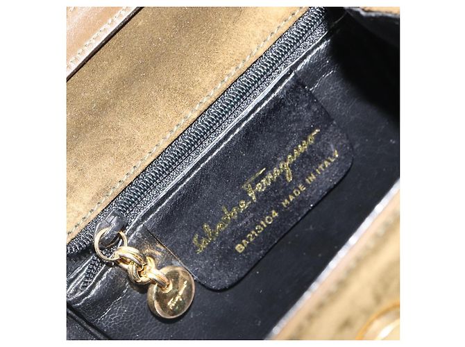 Borsa a Spalla Salvatore Ferragamo Vala in Pelle Scamosciata 2 in 1 Verde Oro Auth BA9381 - vista 12