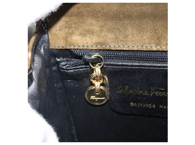 Borsa a Spalla Salvatore Ferragamo Vala in Pelle Scamosciata 2 in 1 Verde Oro Auth BA9381 - vista 22