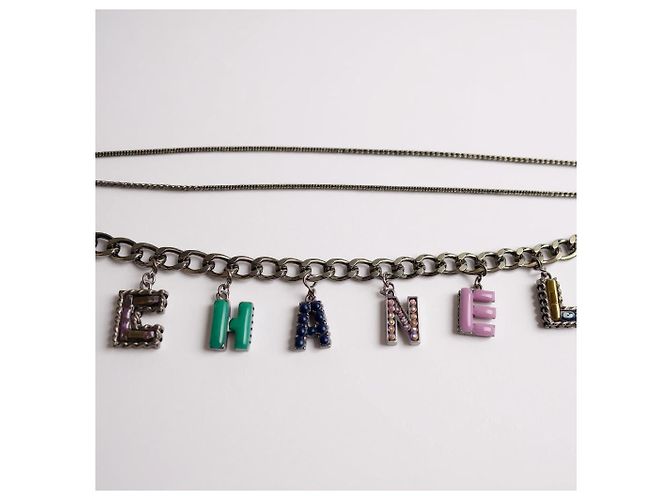 Cintura collana multicolore con lettere e catene 17P di Chanel - vista 2