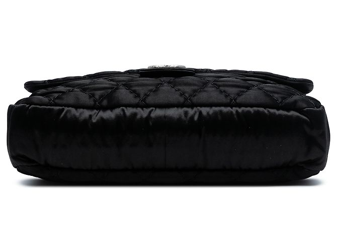 Chanel Nero Extra Large CC in Satin Trapuntato con Patta Singola - vista 2