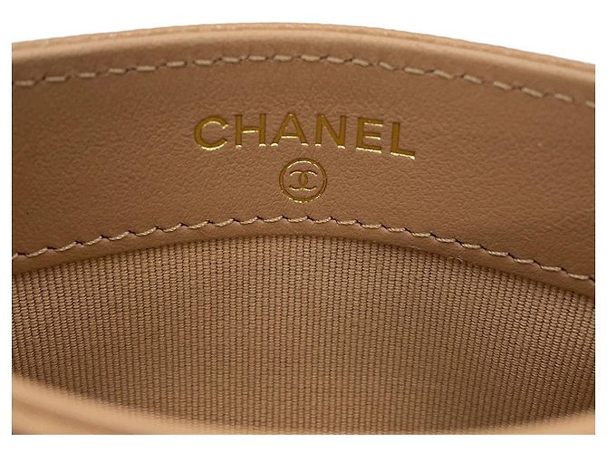 Portacarte Chanel in beige con strass e pelle di vitello grana - vista 10