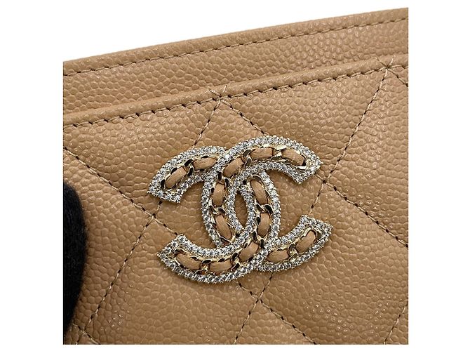 Portacarte Chanel in beige con strass e pelle di vitello grana - vista 9