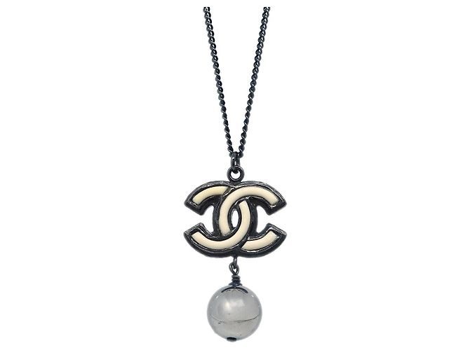 Collana con perle Chanel CC in metallo con perle Nero - vista 2