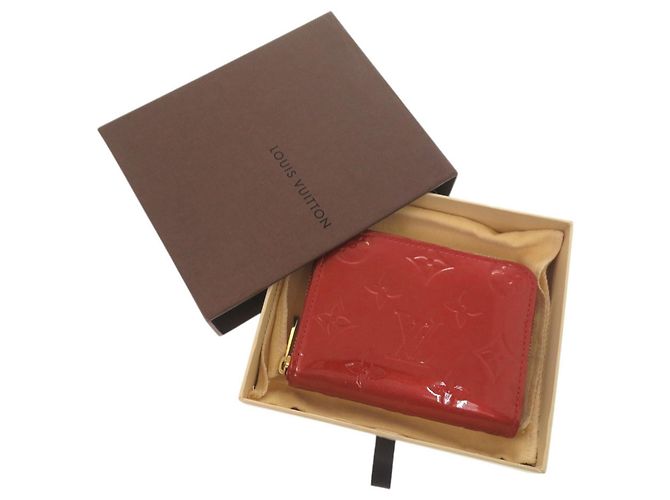 Monedero Zippy Louis Vuitton en Monogram Vernis Roja - vista 2