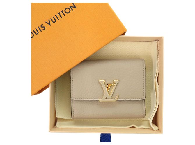 Cartera Compacta Capucines de Louis Vuitton - vista 2
