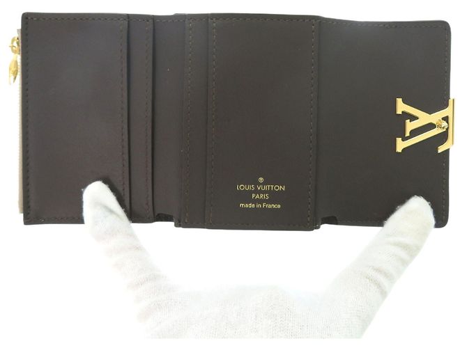 Cartera Compacta Capucines de Louis Vuitton - vista 4
