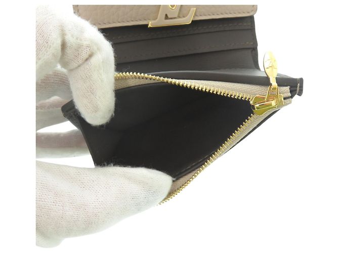 Cartera Compacta Capucines de Louis Vuitton - vista 6