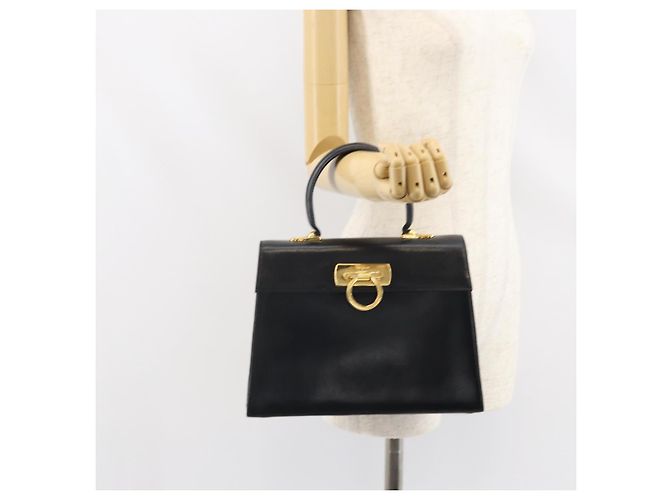 Borsa a mano Gancini in pelle nera e oro Salvatore Ferragamo Auth hk3303 Nero D'oro - vista 23
