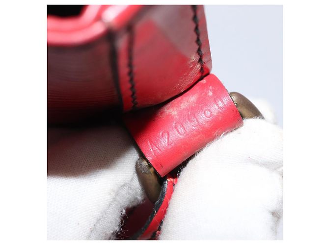 Noe LOUIS VUITTON Borsa a Spalla Petit Noé Epi Rossa M44107 LV Auth 161368 Rosso - vista 12