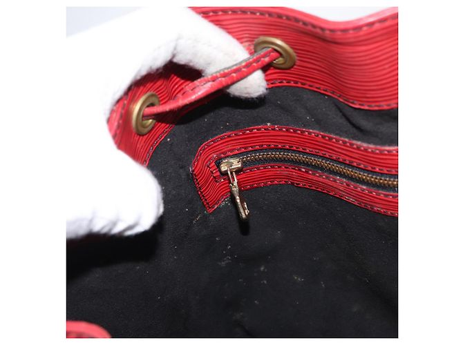 Noe LOUIS VUITTON Borsa a Spalla Petit Noé Epi Rossa M44107 LV Auth 161368 Rosso - vista 21