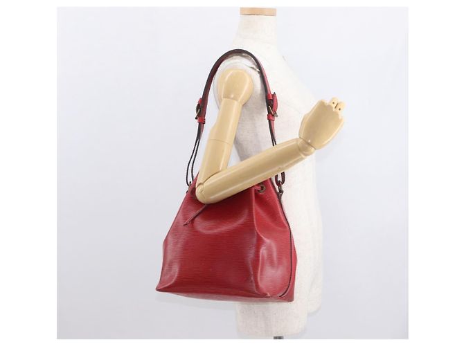 Noe LOUIS VUITTON Borsa a Spalla Petit Noé Epi Rossa M44107 LV Auth 161368 Rosso - vista 23