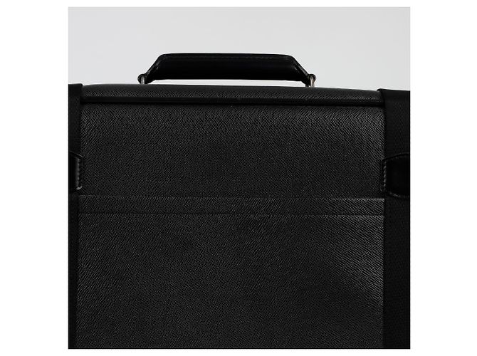 Louis Vuitton Sac à main Taiga Satellite Noir - vue 2