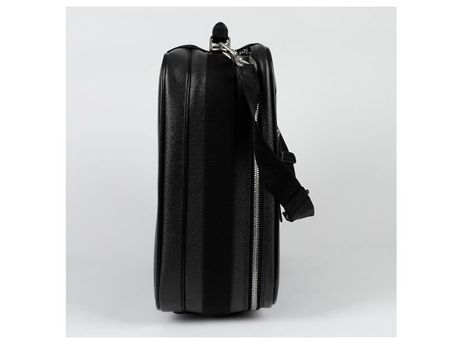 Louis Vuitton Sac à main Taiga Satellite Noir - vue 5