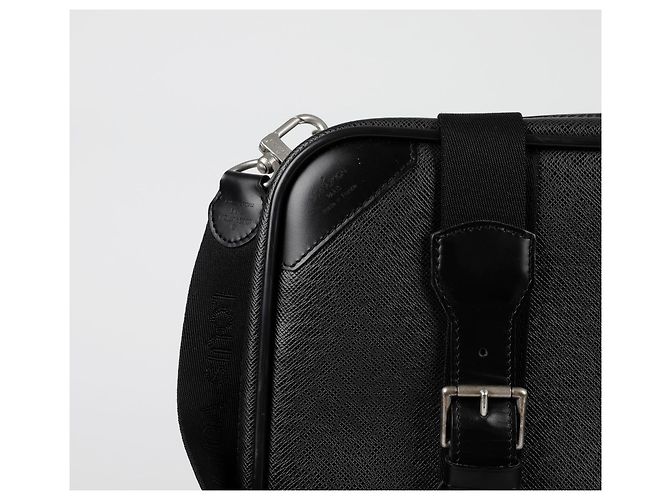 Louis Vuitton Sac à main Taiga Satellite Noir - vue 7