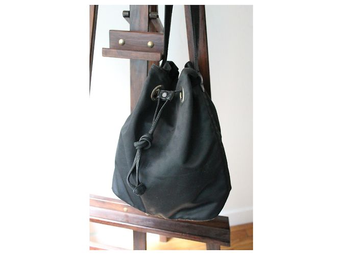 Bolsa bucket Dior em couro e seda Preto - vista 3