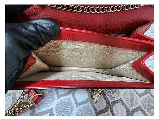 Bolsa transversal Gucci em couro vermelho com logo G entrelaçado - vista 10