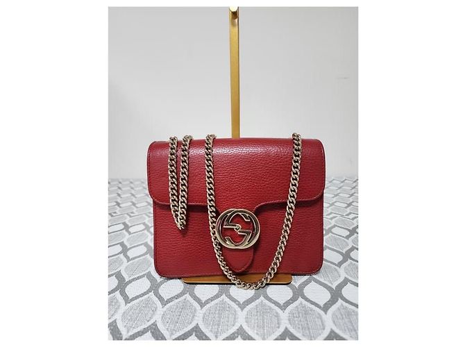 Bolsa transversal Gucci em couro vermelho com logo G entrelaçado - vista 8