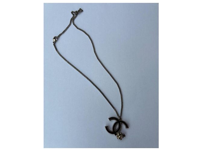 Collana con Pendente Chanel Nera e Argento Metallo Nero - vista 2