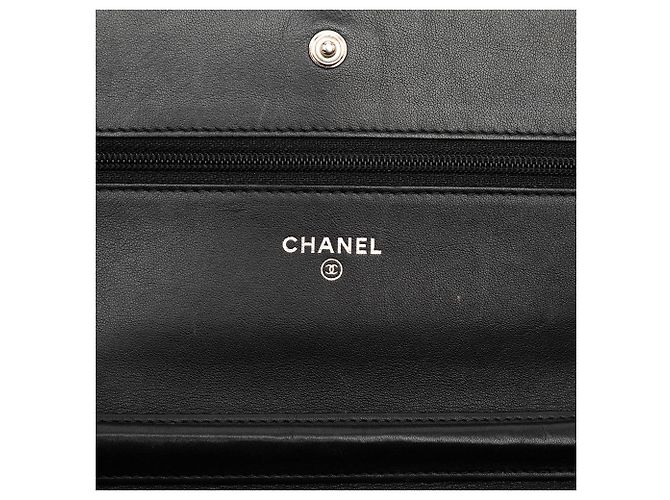 Wallet On Chain Cartera Chanel de charol marrón con CC en relieve y cadena Camelia Castaño Marrón oscuro - vista 5