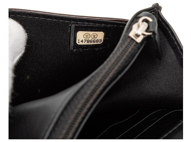 Wallet On Chain Cartera Chanel de charol marrón con CC en relieve y cadena Camelia Castaño Marrón oscuro - vista 6