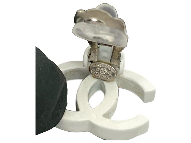 Chanel Silber CC Silberne lackierte Clip-On Ohrringe - Ansicht 4