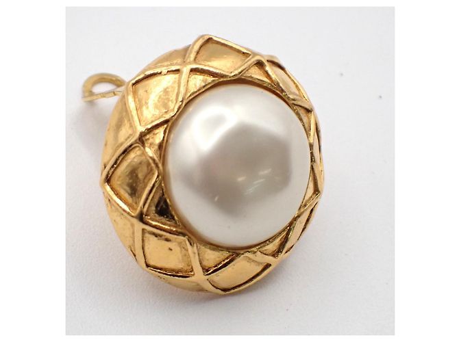 Chanel Vintage Round Clip-On Metal with Faux Pearl - vista 6