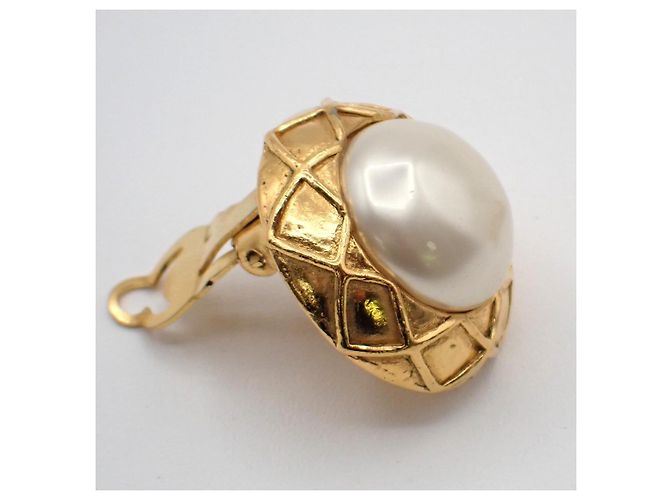 Chanel Vintage Round Clip-On Metal with Faux Pearl - vista 7