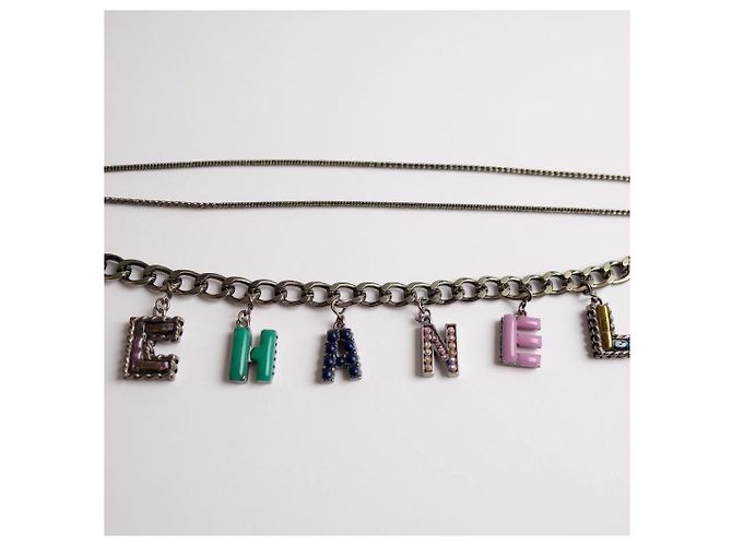 Collana con lettere 'CHANEL' a più fili Multicolore Silver hardware - vue 3