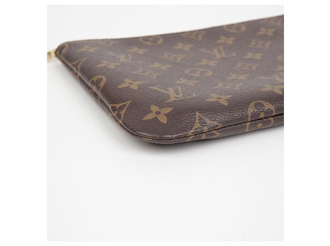 Louis Vuitton Clutch Étrier Voyage PM Marrone - vista 6