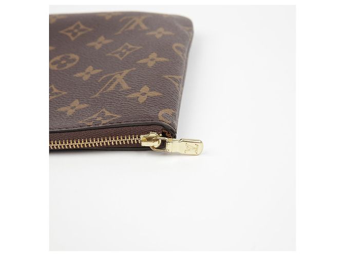 Louis Vuitton Clutch Étrier Voyage PM Marrone - vista 9