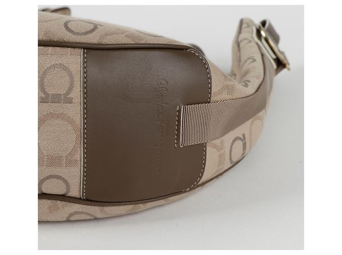 Salvatore Ferragamo Borsa a spalla Gancini Hobo Marrone - vista 9