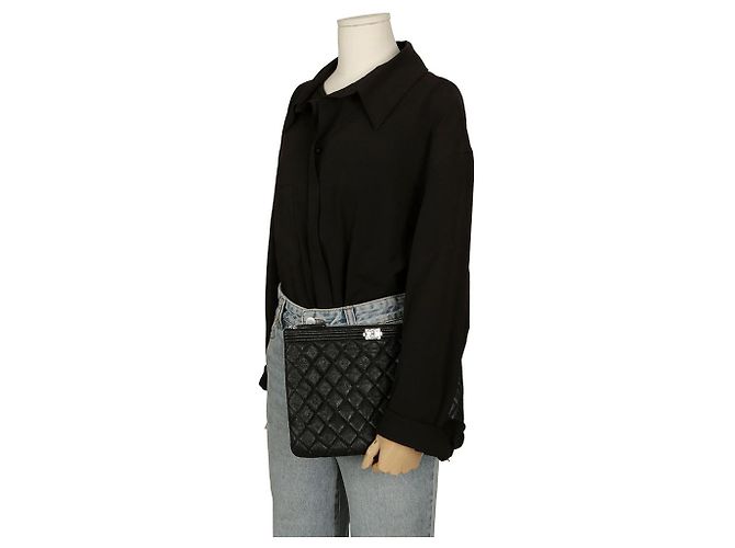 Chanel Clutch Medio in Pelle Caviar Boy Nero - vista 13