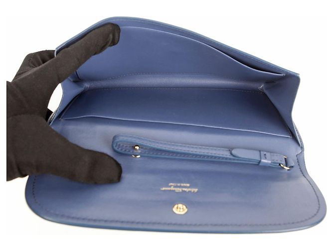 Salvatore Ferragamo Cartera larga con solapa y correa BARA - vista 9