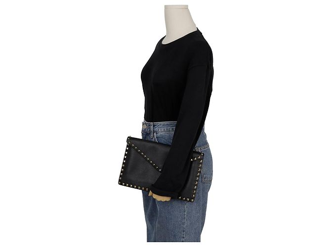 Valentino Clutch sobre Rockstud Negro - vista 10
