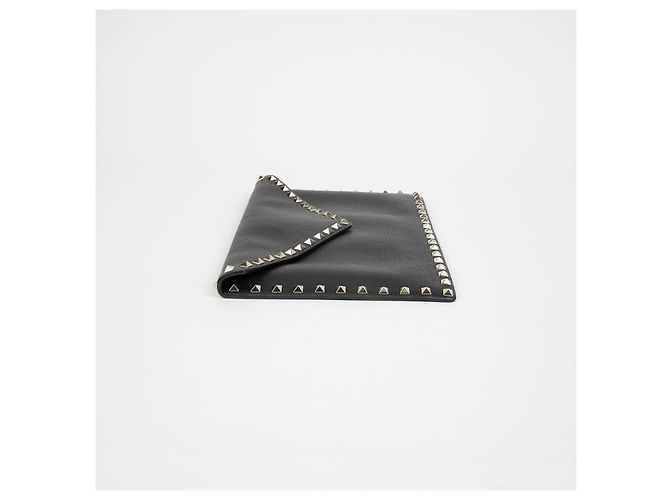 Valentino Clutch sobre Rockstud Negro - vista 4