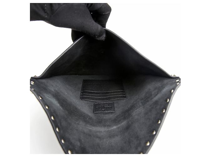 Valentino Clutch sobre Rockstud Negro - vista 9