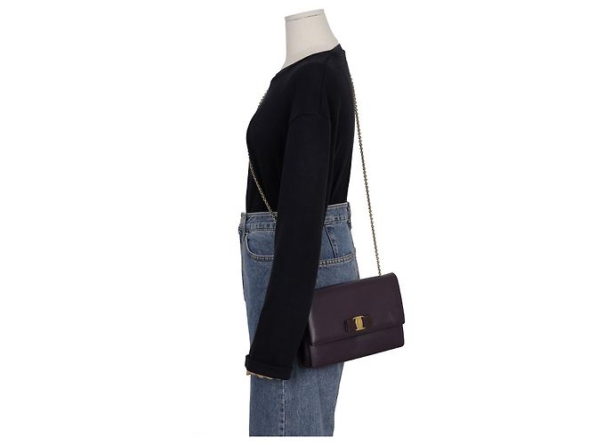Salvatore Ferragamo Borsa a tracolla incrociata con catena Bara Gini Porpora - vista 17