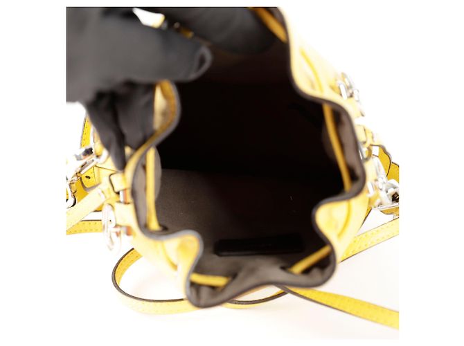 Fendi Borsa Tote Mini Bucket Montrezo Giallo - vista 10
