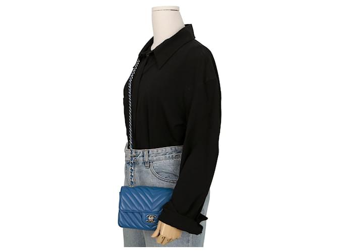 Chanel Mini borsa a tracolla Chevron classica Blu - vista 15